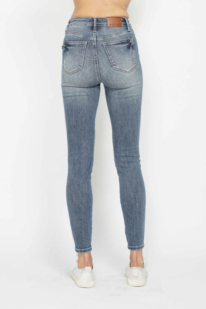 Judy Blue Full Size Tummy Control Contrast Wash Skinny Jeans - Brittney MADE