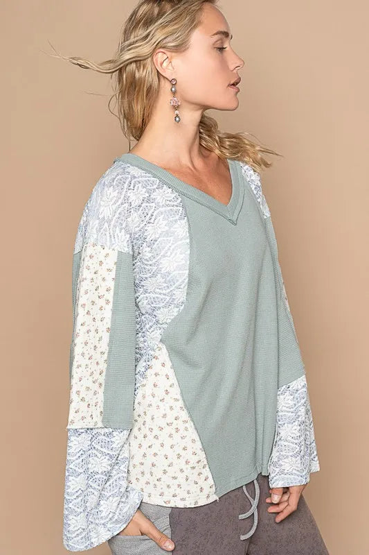 POL Lace Floral Round Neck Knit Top - Brittney MADE